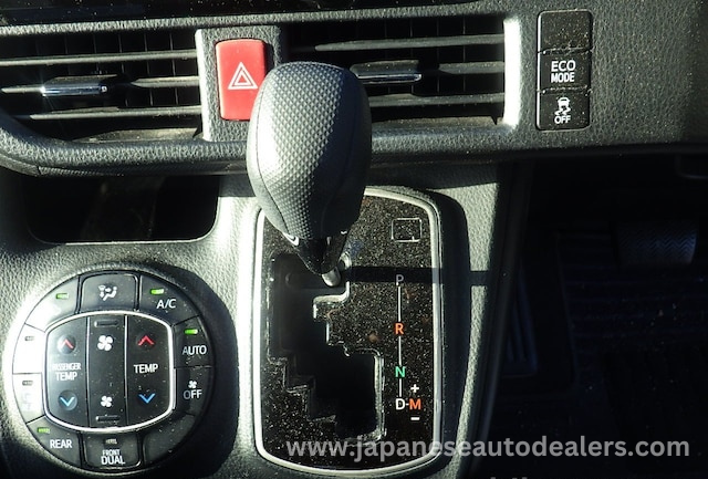 
								TOYOTA NOAH full									