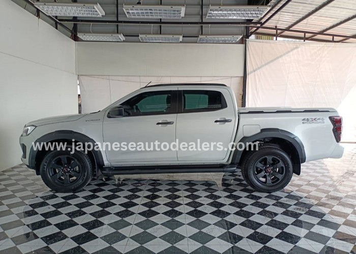 
								ISUZU Double Cab 3.0 4WD AT (White) full									