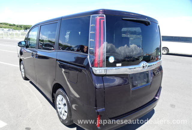 
								TOYOTA NOAH full									