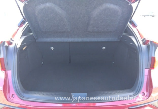 
								Toyota C-HR full									