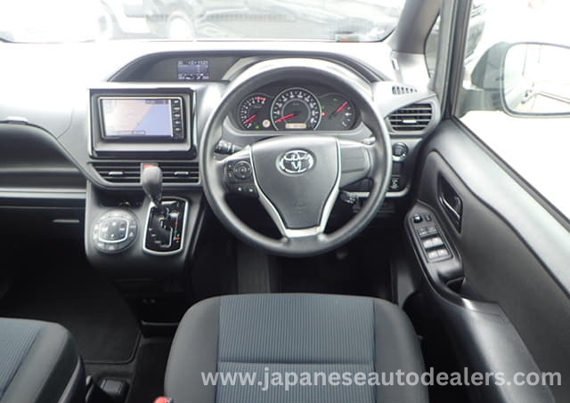 
								Toyota Noah X full									
