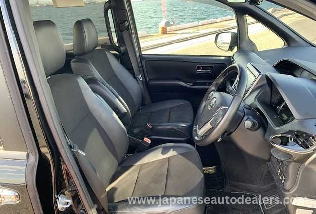
								TOYOTA NOAH full									