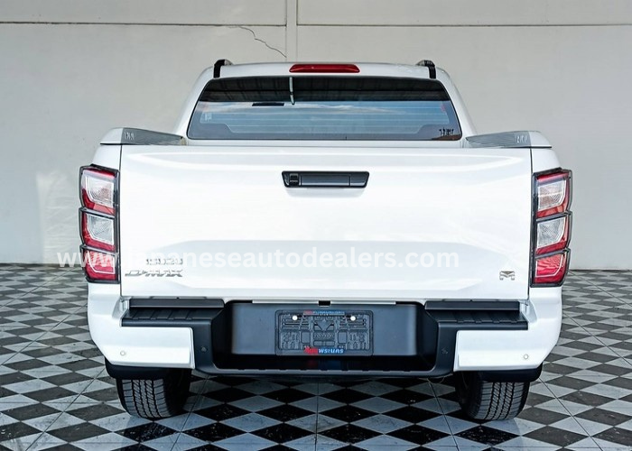 
								ISUZU Double Cab 3.0 4WD AT (White) full									