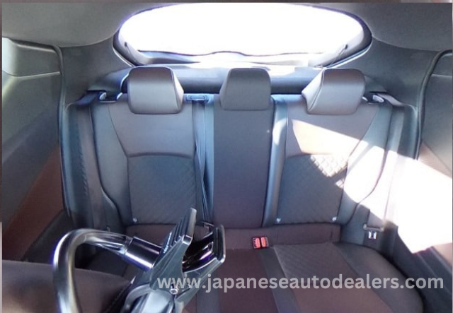 
								Toyota C-HR full									