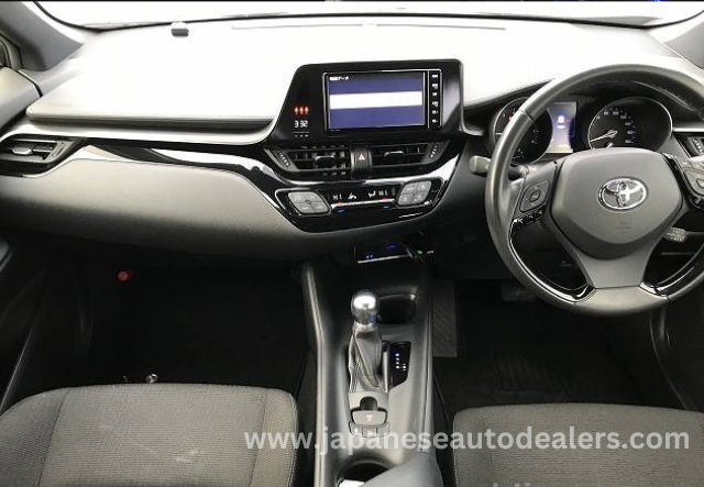 
								Toyota C-HR full									