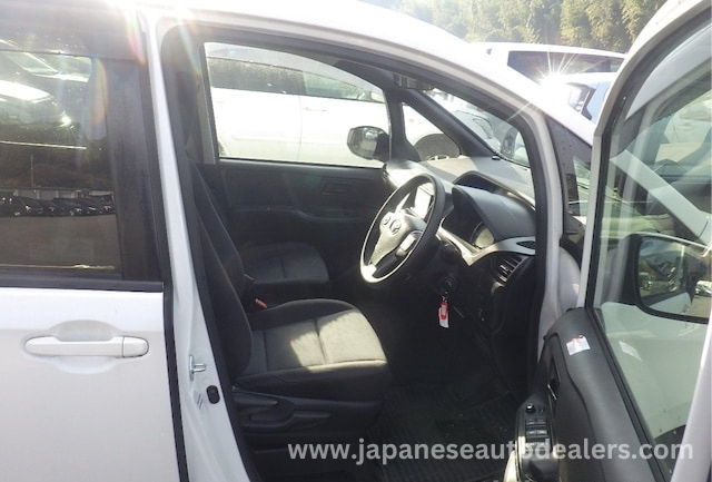 
								TOYOTA NOAH full									