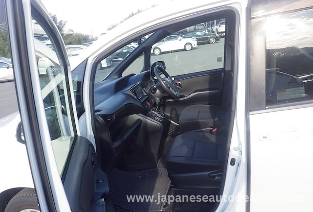 
								TOYOTA NOAH full									