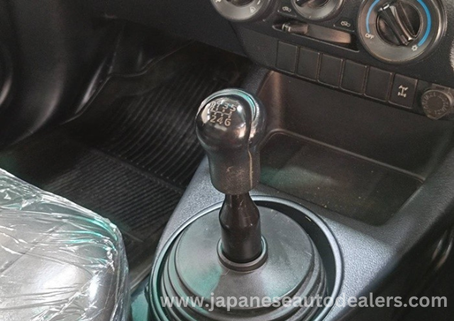 
								TOYOTA HILUX SINGLE CAB full									