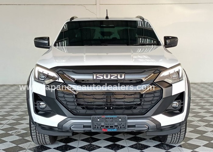 
								ISUZU Double Cab 3.0 4WD AT (White) full									