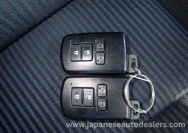 
								Toyota Noah X full									