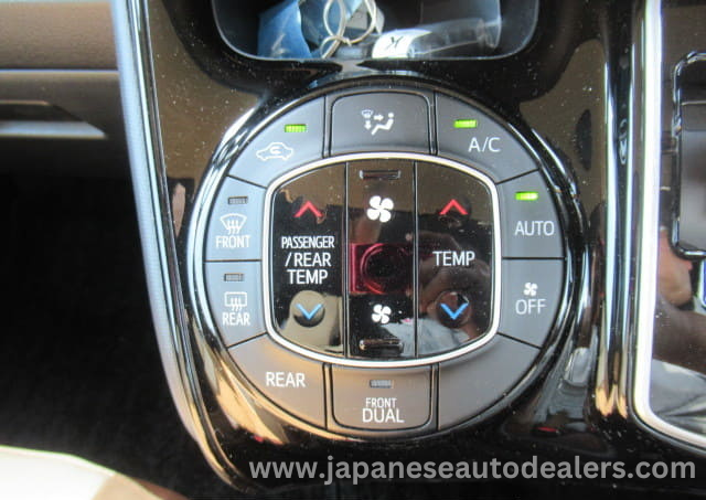
								Toyota Noah SI WXB full									