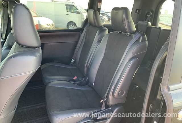 
								TOYOTA NOAH full									