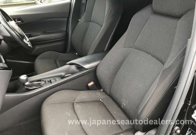 
								Toyota C-HR full									