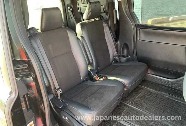 
								TOYOTA NOAH full									