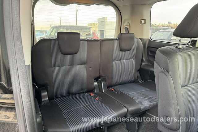 
								TOYOTA VOXY full									