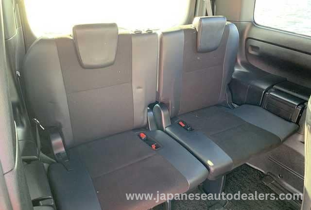 
								TOYOTA NOAH full									