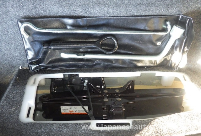 
								TOYOTA NOAH full									