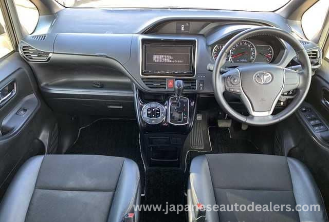 
								TOYOTA NOAH full									
