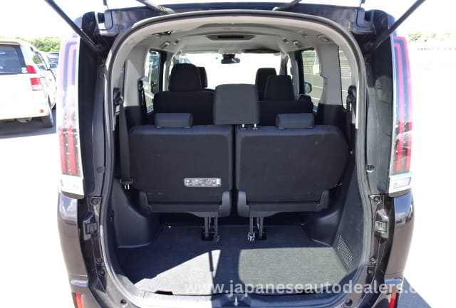 
								TOYOTA NOAH full									
