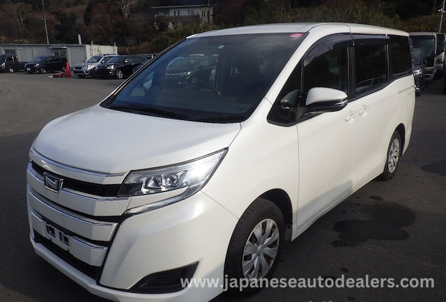 
								TOYOTA NOAH full									