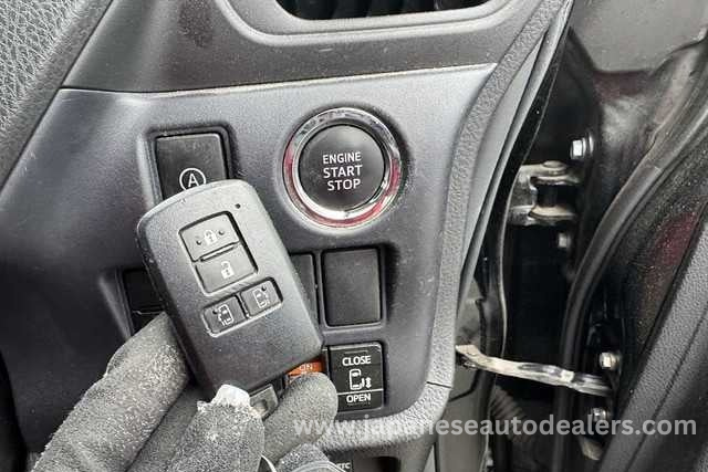 
								TOYOTA VOXY full									