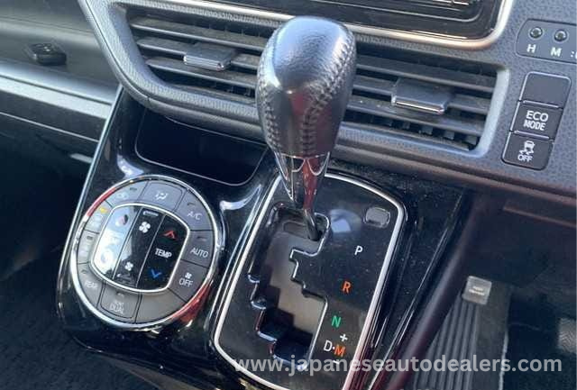 
								TOYOTA NOAH full									