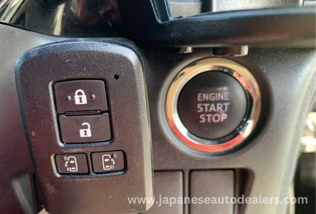 
								TOYOTA NOAH full									