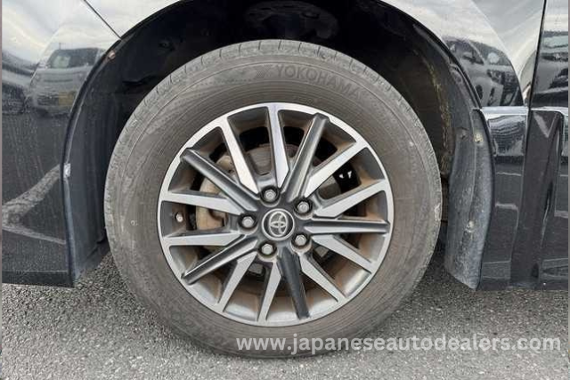 
								TOYOTA VOXY full									