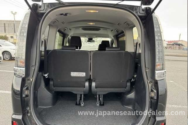 
								TOYOTA VOXY full									