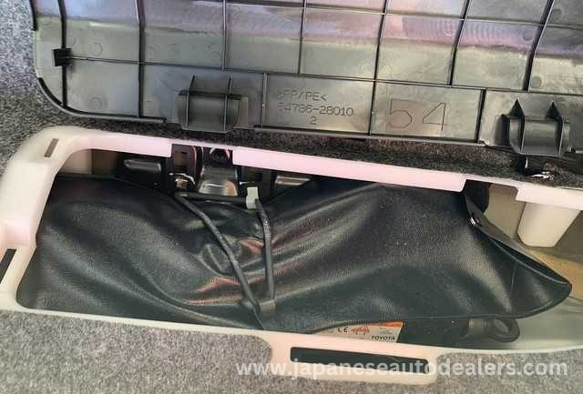 
								TOYOTA NOAH full									