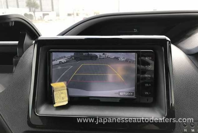 
								TOYOTA VOXY full									