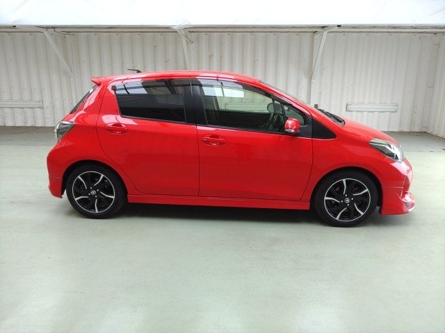 
								Toyota Vitz full									