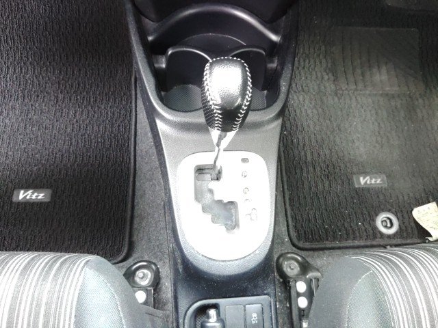 
								Toyota Vitz full									