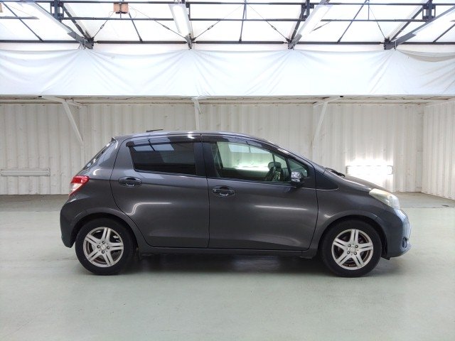 
								TOYOTA VITZ full									