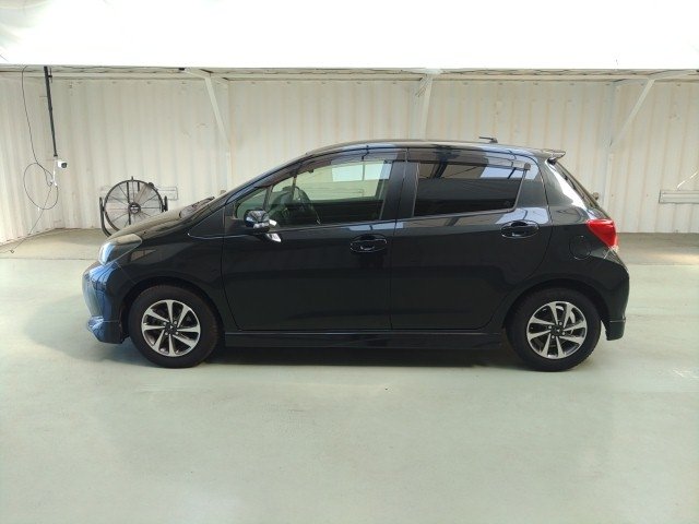
								TOYOTA VITZ full									