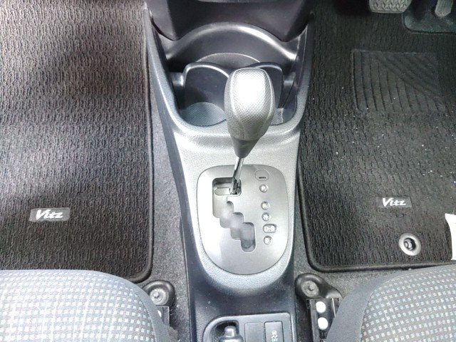 
								TOYOTA VITZ full									