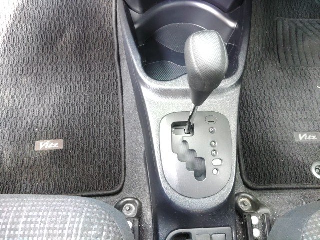 
								TOYOTA VITZ full									