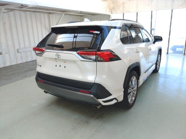 
								TOYOTA RAV4 full									