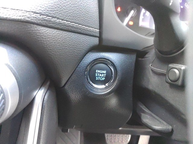 
								TOYOTA RAV4 full									