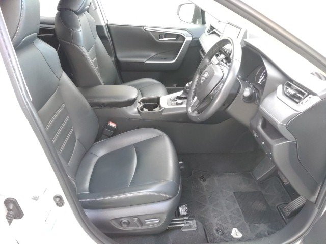 
								TOYOTA RAV4 full									