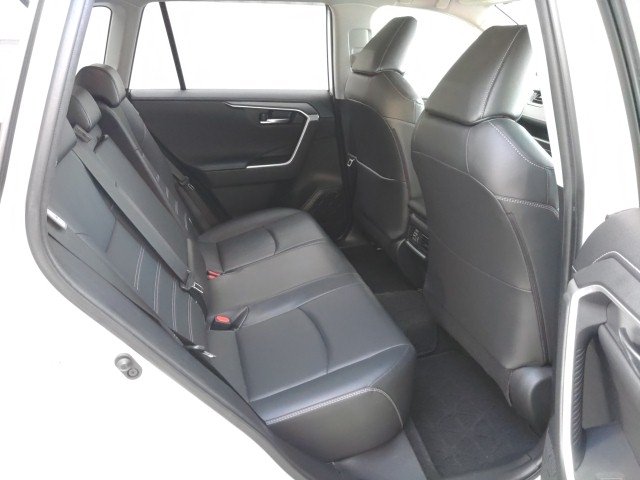 
								TOYOTA RAV4 full									