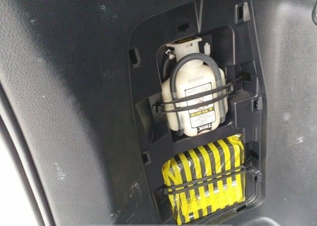 
								TOYOTA VOXY HYBRID full									