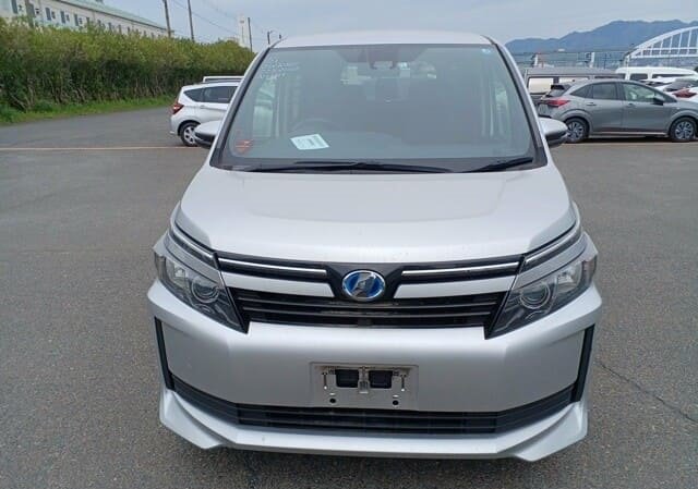 
								TOYOTA VOXY HYBRID full									