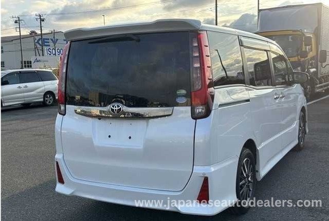 
								Toyota Noah full									