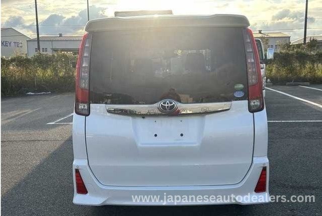 
								Toyota Noah full									