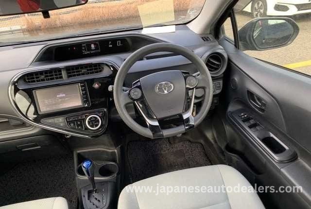 
								TOYOTA AQUA HYBRID full									