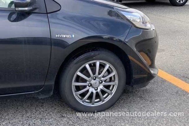 
								TOYOTA AQUA HYBRID full									