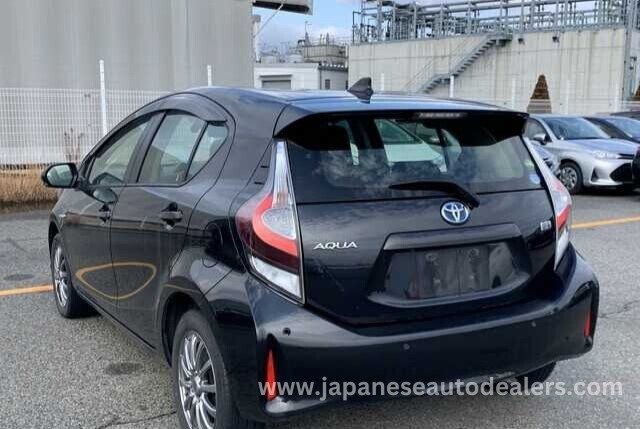 
								TOYOTA AQUA HYBRID full									