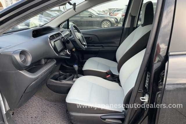 
								TOYOTA AQUA HYBRID full									