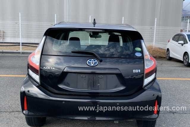 
								TOYOTA AQUA HYBRID full									